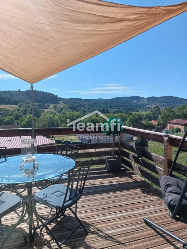 Maison - 240 m² - 8 pièces