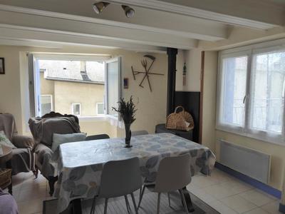 Maison - 137 m² - 5 pièces