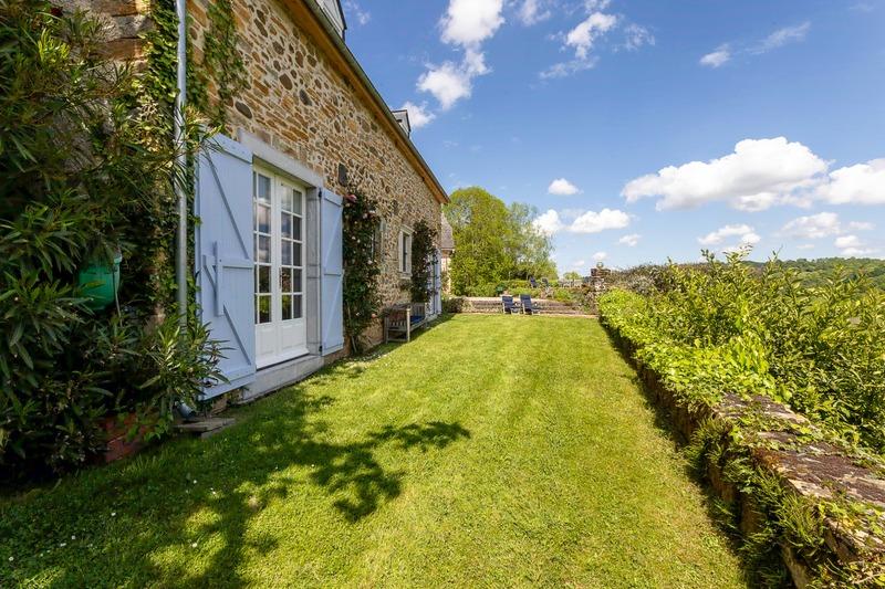 Propriété - 450 m² - 8 pièces