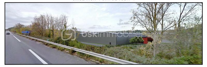 Local commercial - 4 279 m² - 5 pièces