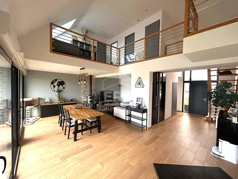 Maison - 144 m² - 8 pièces