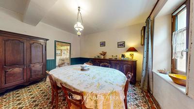 Maison - 216 m² - 10 pièces