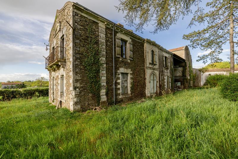 Maison de domaine - 218 m² - 20 pièces