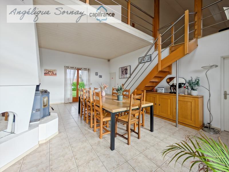 Maison - 210 m² - 8 pièces