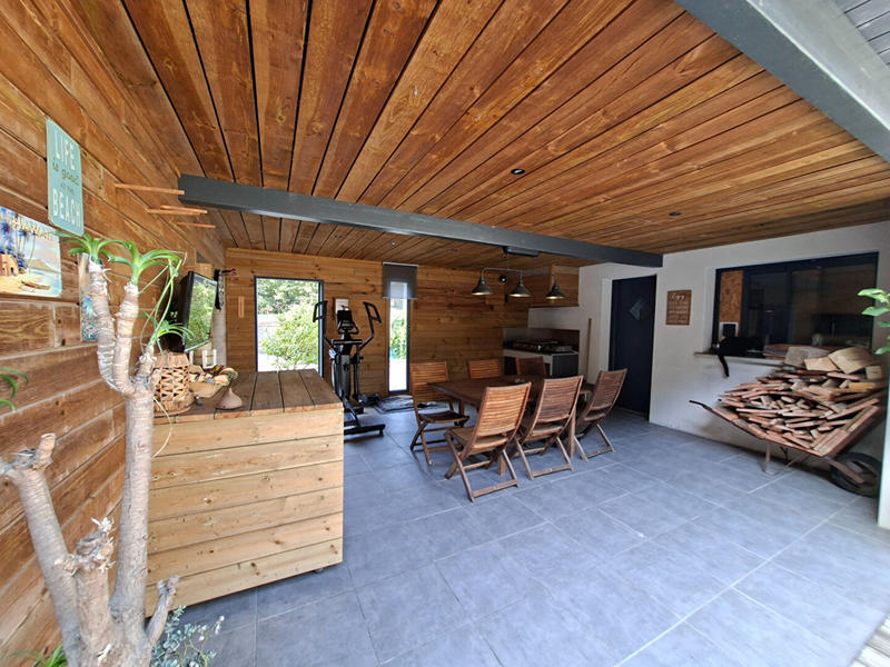 Maison - 311 m² - 10 pièces