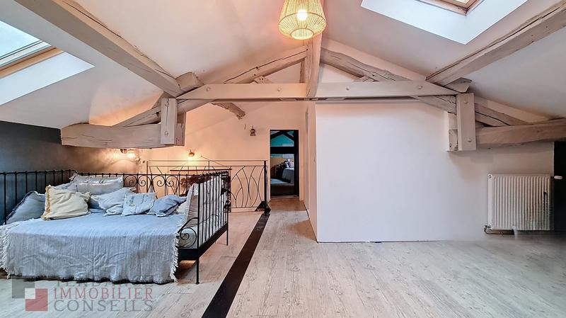 Maison - 220 m² - 9 pièces