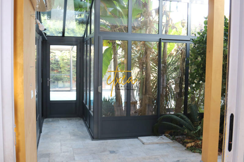 Villa - 264 m² - 10 pièces