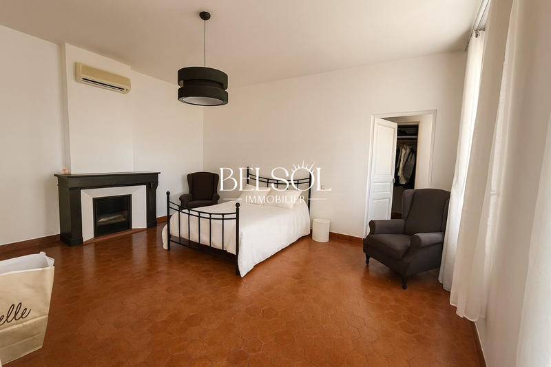 Maison - 458 m² - 7 pièces