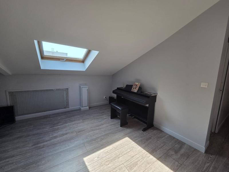 Maison - 215 m² - 10 pièces