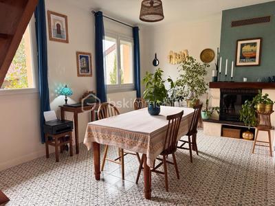 Maison traditionnelle - 125 m² - 4 pièces