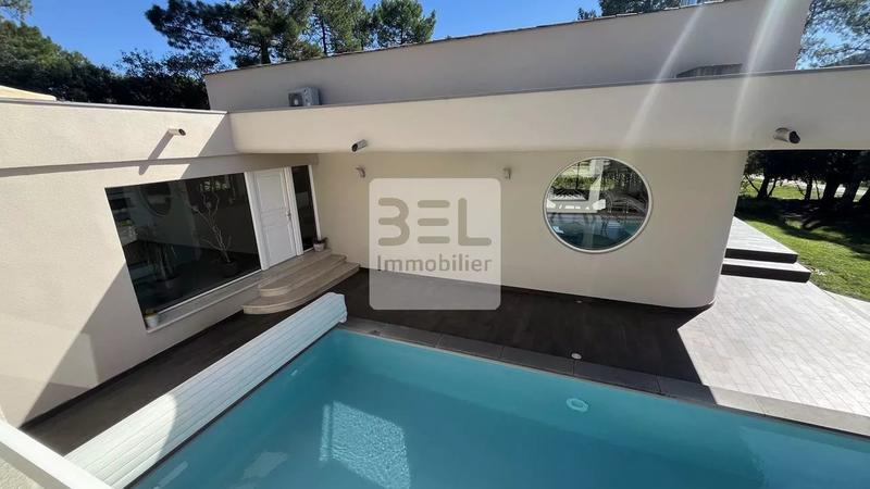 Villa - 258 m² - 8 pièces