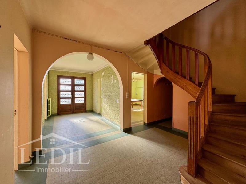 Propriété - 310 m² - 9 pièces