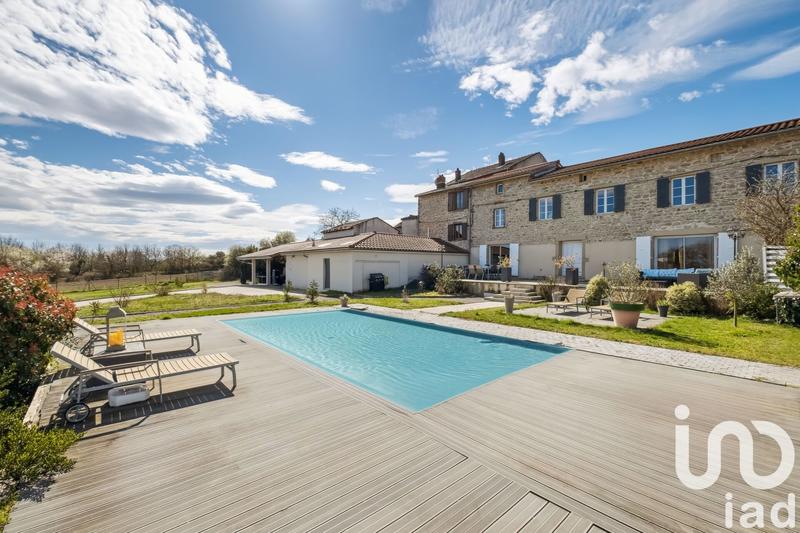 Maison - 210 m² - 6 pièces