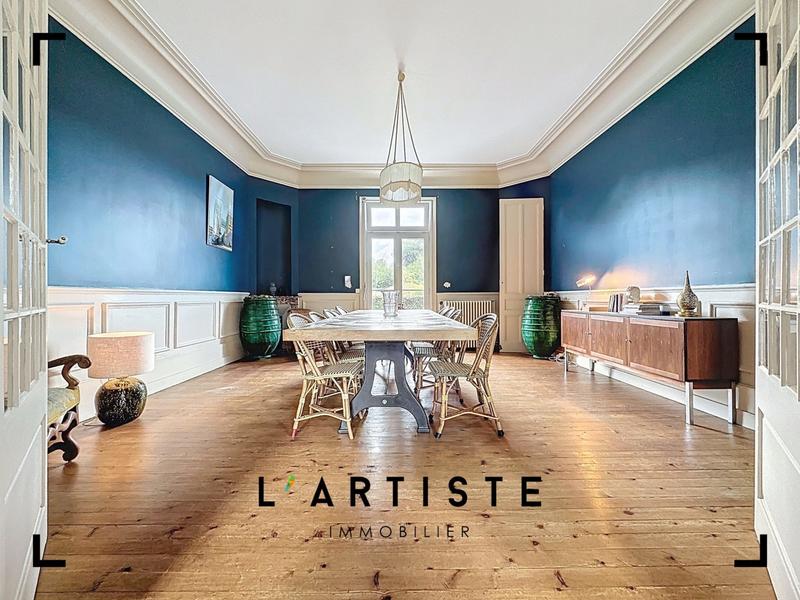 Maison - 353 m² - 11 pièces