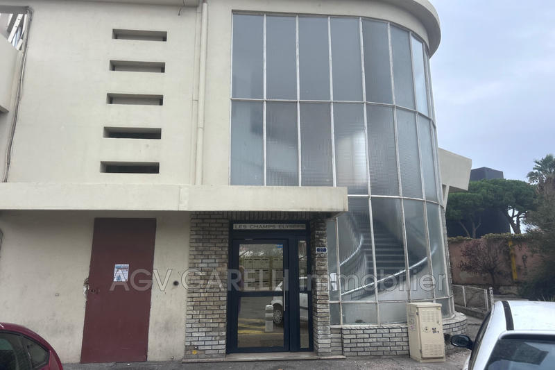 Appartement - 100 m² - 5 pièces