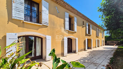 Maison - 385 m² - 12 pièces