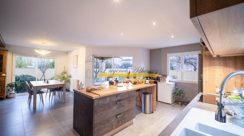 Maison - 102 m² - 4 pièces