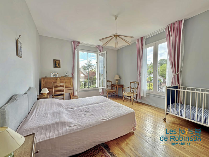 Maison - 240 m² - 10 pièces