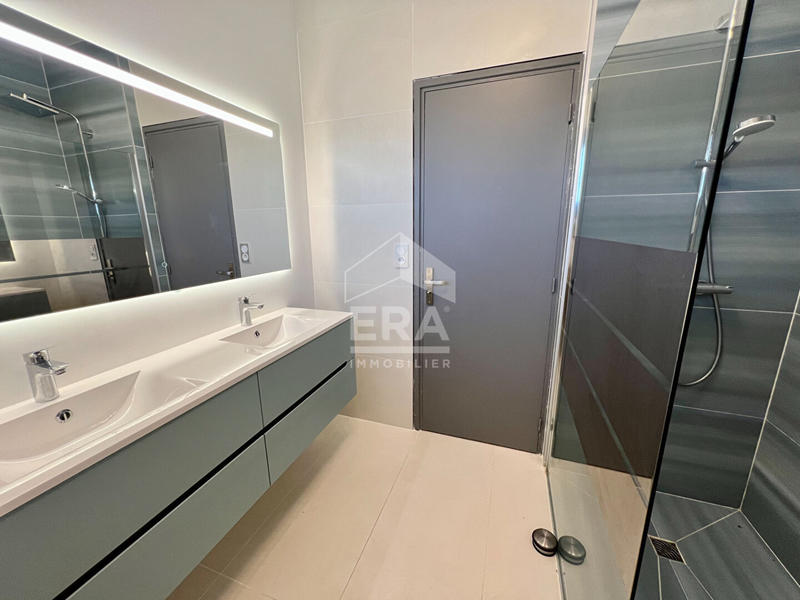 Villa - 297 m² - 7 pièces