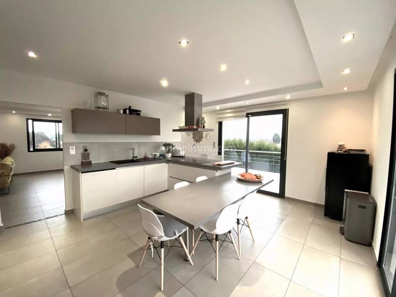 Maison - 185 m² - 7 pièces