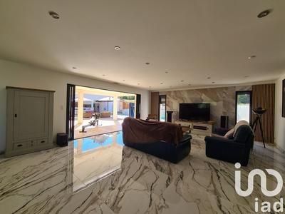 Maison - 250 m² - 7 pièces