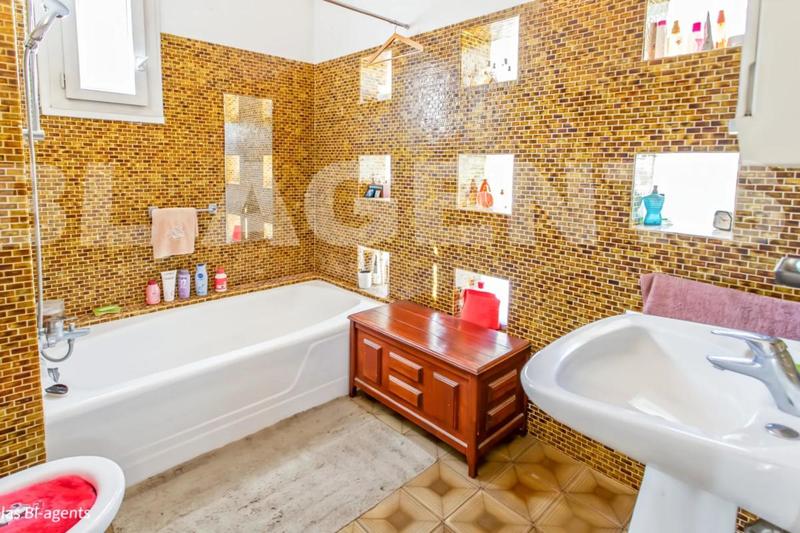 Maison - 182 m² - 6 pièces