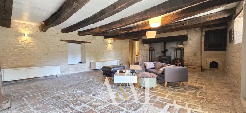 Maison - 327 m² - 9 pièces