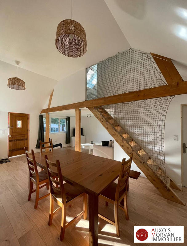 Maison - 100 m² - 10 pièces