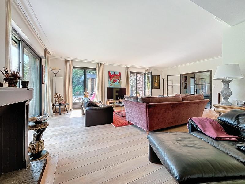 Maison - 312 m² - 9 pièces