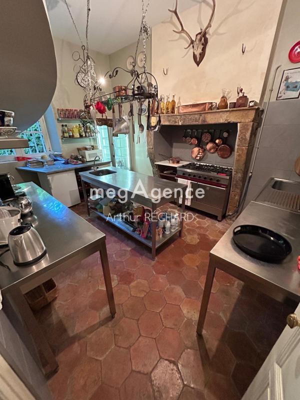 Maison - 400 m² - 16 pièces