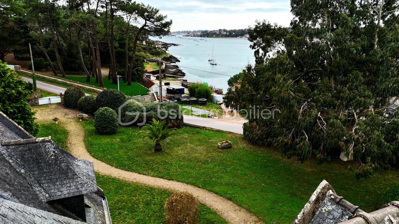 Demeure - 211 m² - 8 pièces