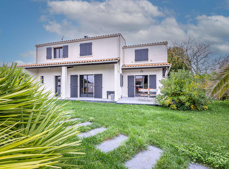 Maison - 207 m² - 7 pièces