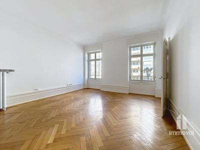 Appartement - 197 m² - 7 pièces