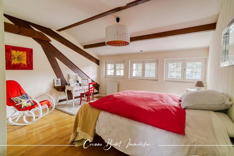 Villa - 320 m² - 8 pièces