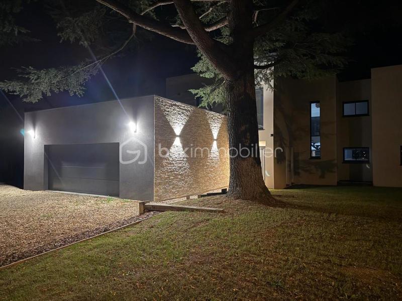 Maison - 293 m² - 8 pièces