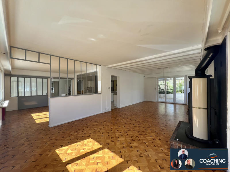 Maison - 210 m² - 10 pièces