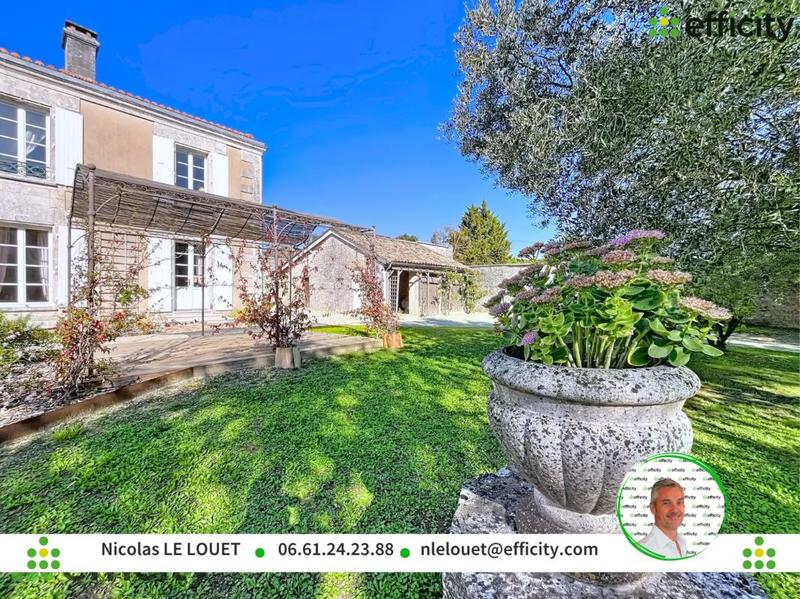 Demeure - 290 m² - 10 pièces