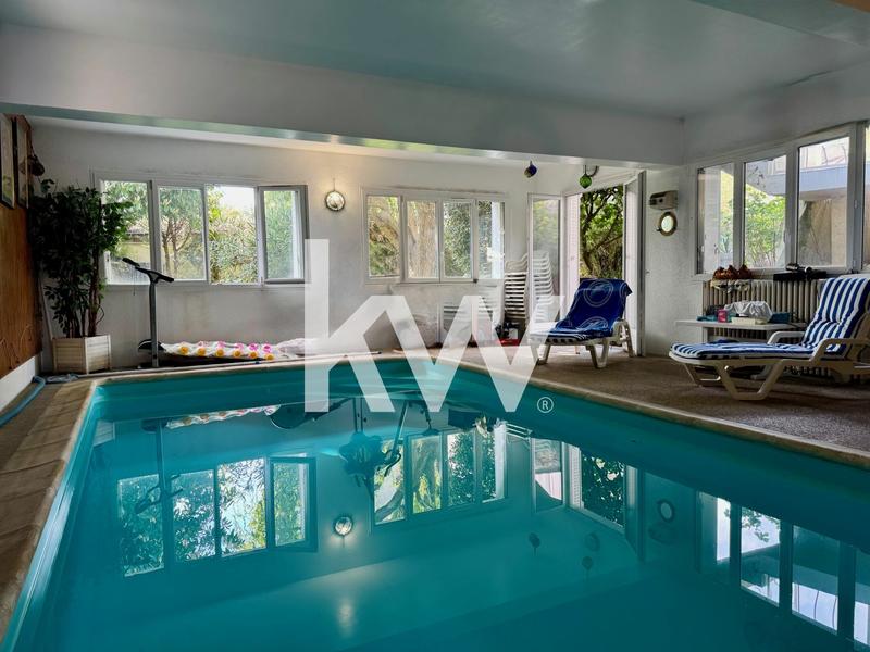 Maison - 380 m² - 10 pièces