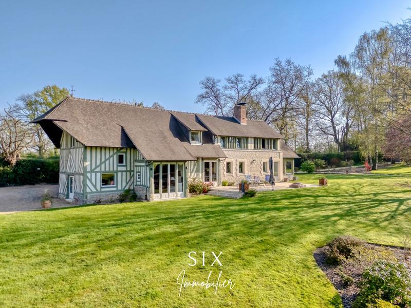 Maison - 240 m² - 10 pièces