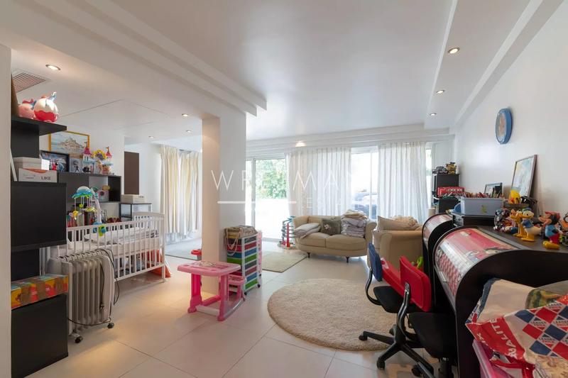 Villa - 630 m² - 10 pièces