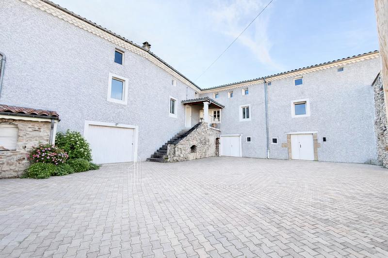 Propriété - 180 m² - 5 pièces