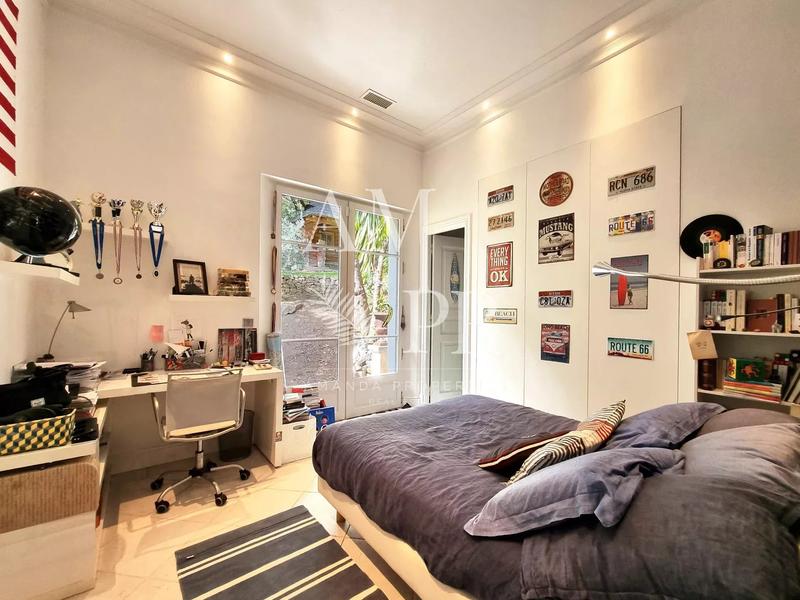 Maison - 370 m² - 8 pièces