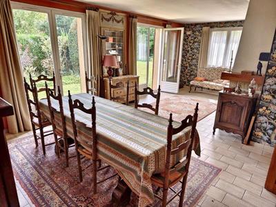 Maison - 175 m² - 12 pièces