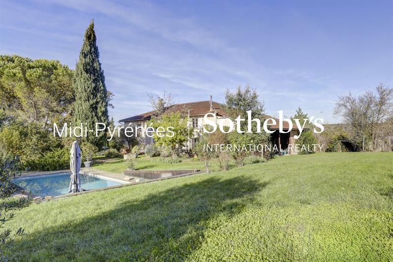 Maison - 356 m² - 10 pièces