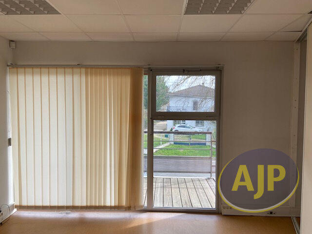 Local d'activité / Entrepôt - 173 m² - 7 pièces