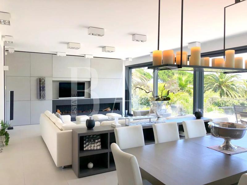 Villa - 250 m² - 7 pièces