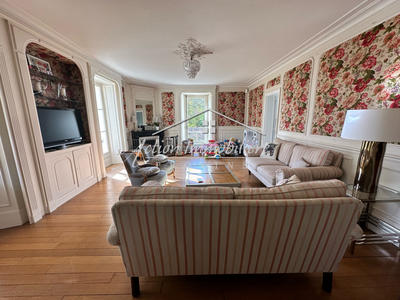 Propriété - 270 m² - 11 pièces