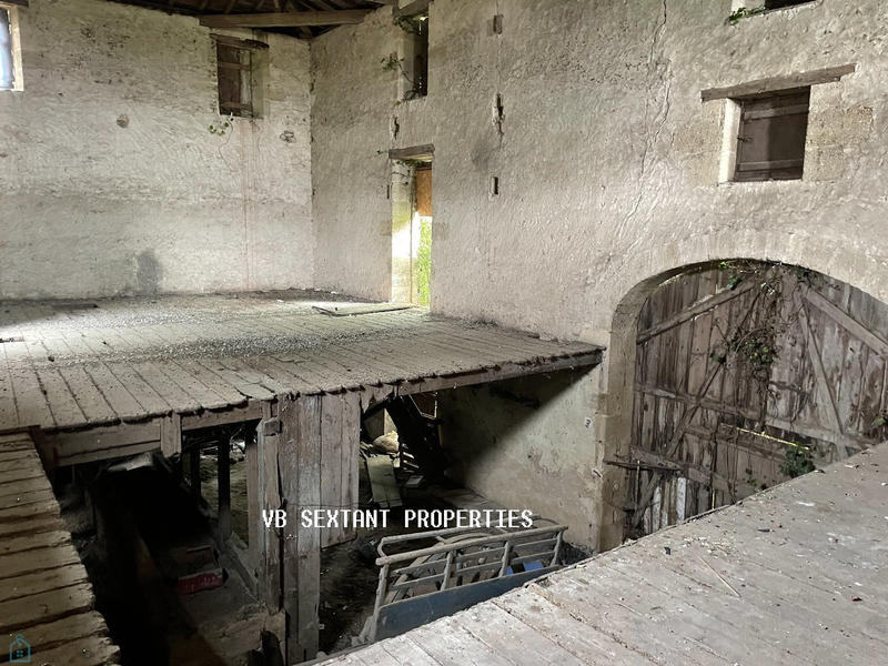 Maison - 250 m² - 1 pièce