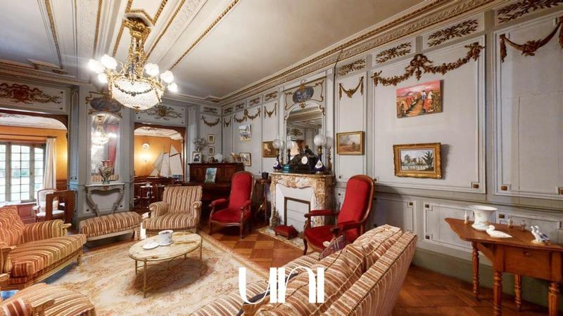 Maison - 208 m² - 8 pièces