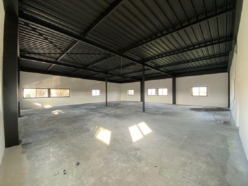 Local commercial - 104 m² - 1 pièce